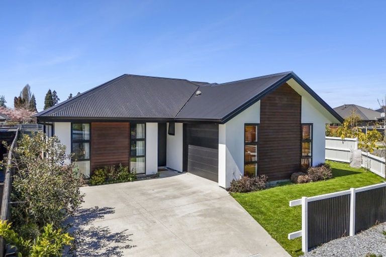 Photo of property in 9 Kuini Place, Motueka, 7120