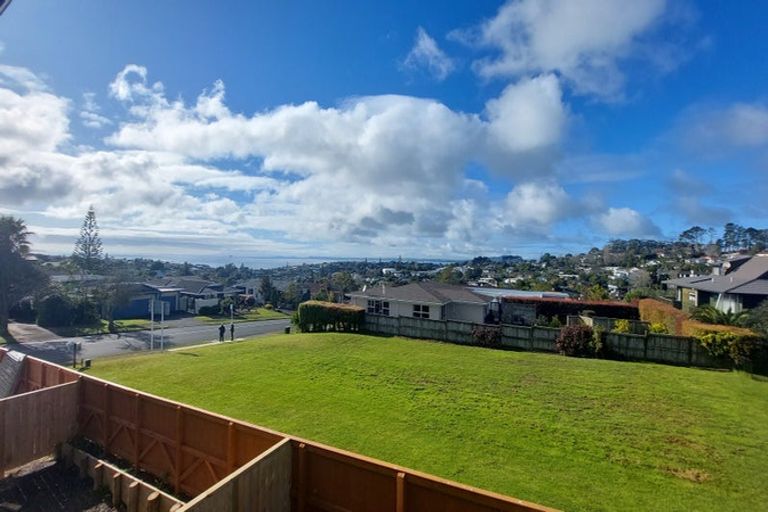 Photo of property in 1/2 Maxwelton Drive, Mairangi Bay, Auckland, 0630