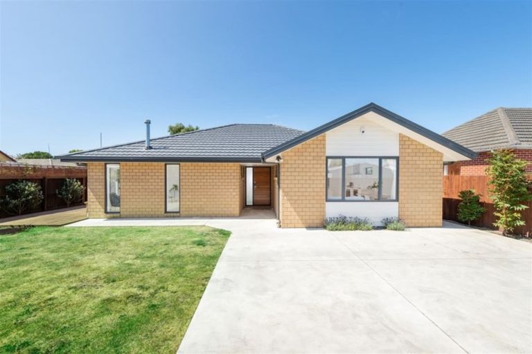 Photo of property in 3b Dickson Crescent, Hornby, Christchurch, 8042