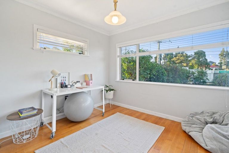 Photo of property in 242 Ngatai Road, Otumoetai, Tauranga, 3110