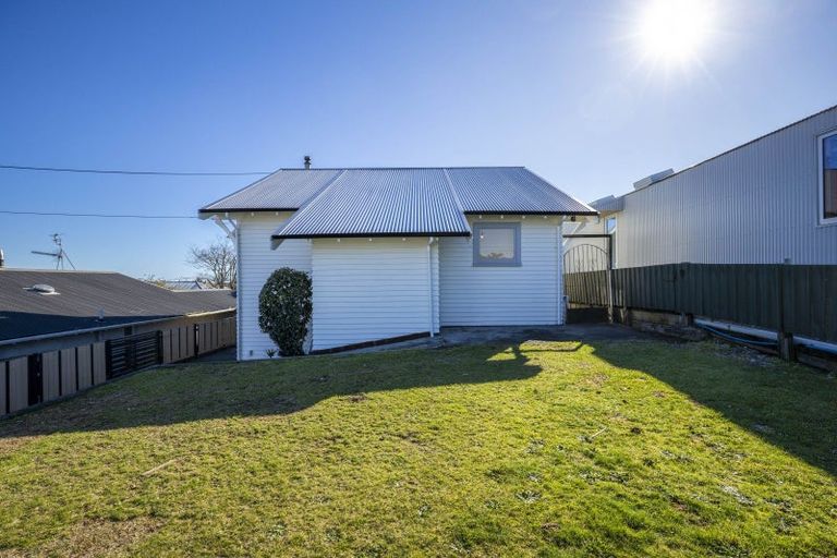 Photo of property in 16 Bulteel Street, New Plymouth, 4310