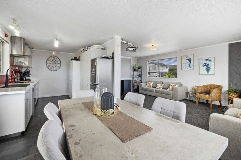 Photo of property in 11 Virginia Place, Whalers Gate, New Plymouth, 4310