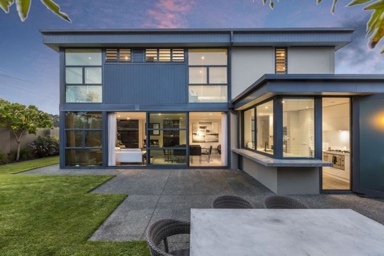 Photo of property in 4a Norwood Road, Bayswater, Auckland, 0622