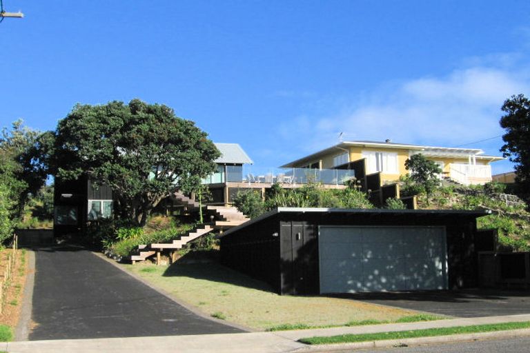 Photo of property in 14 Heperi Street, Waikanae Beach, Waikanae, 5036