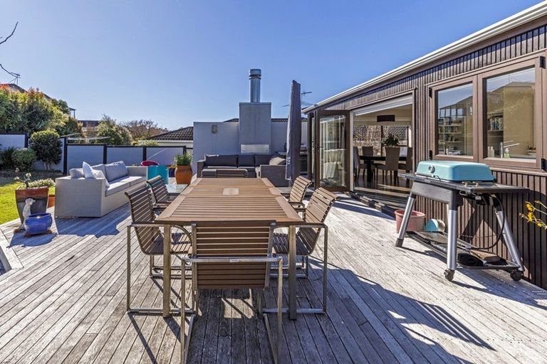 Photo of property in 137 Stapleford Crescent, Browns Bay, Auckland, 0630