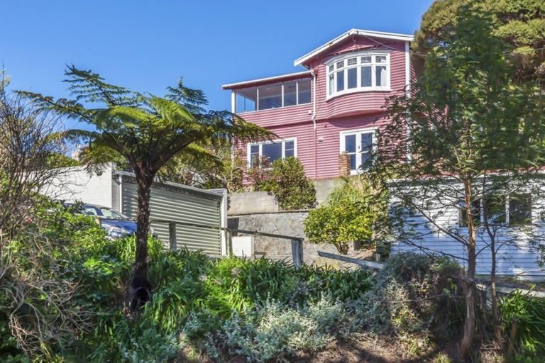 Photo of property in 124 Sutherland Road, Melrose, Wellington, 6023