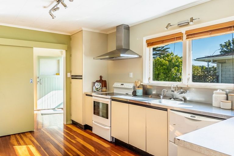Photo of property in 55 Ngaio Road, Waikanae, 5036