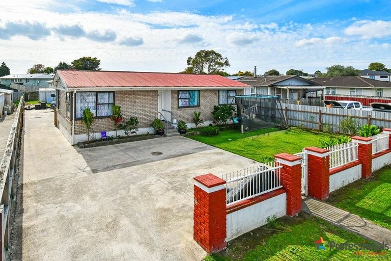 Photo of property in 14 Kemble Close, Mangere, Auckland, 2022