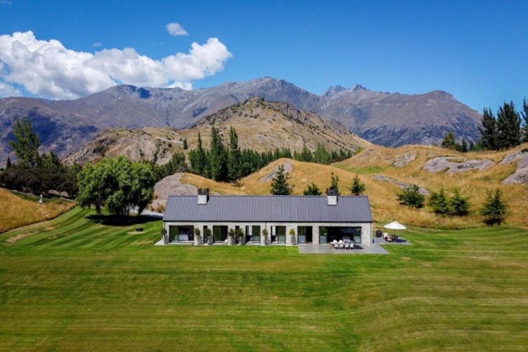Photo of property in 7 Bendemeer Lane, Lake Hayes, Queenstown, 9371