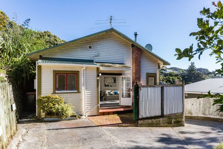 Photo of property in 61 Severn Street, Island Bay, Wellington, 6023