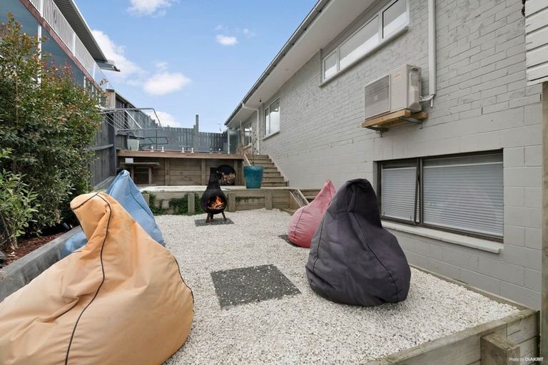 Photo of property in 31 Rosario Crescent, Red Beach, 0932