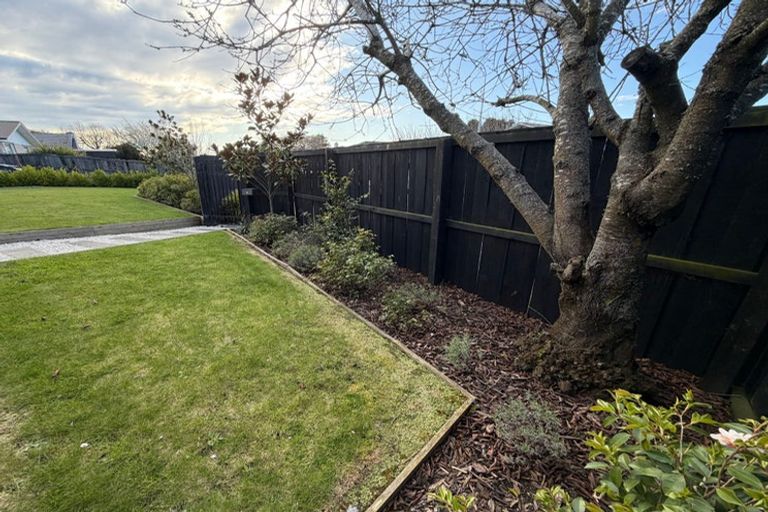 Photo of property in 37 Kathleen Crescent, Hornby, Christchurch, 8042