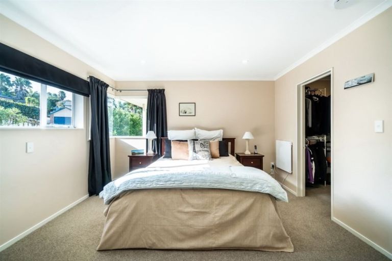 Photo of property in 48 Hogarth Rise, West Harbour, Auckland, 0618