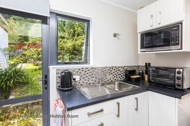 Photo of property in 33 Montgomery Street, Stokes Valley, Lower Hutt, 5019