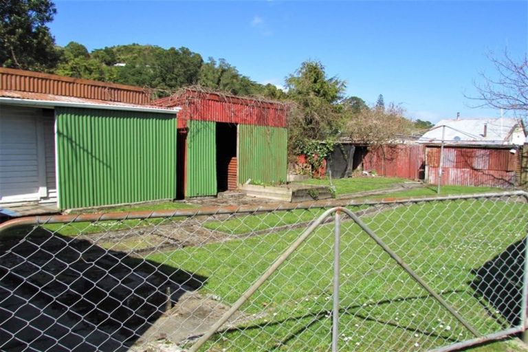 Photo of property in 16 Thompson Street, Greymouth, 7805