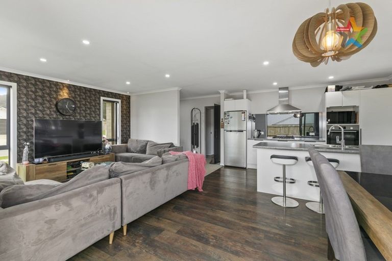 Photo of property in 10 Jack Vaughan Grove, Wainuiomata, Lower Hutt, 5014