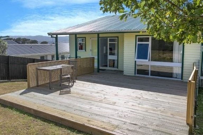 Photo of property in 53 Beaumaris Crescent, Ascot Park, Porirua, 5024