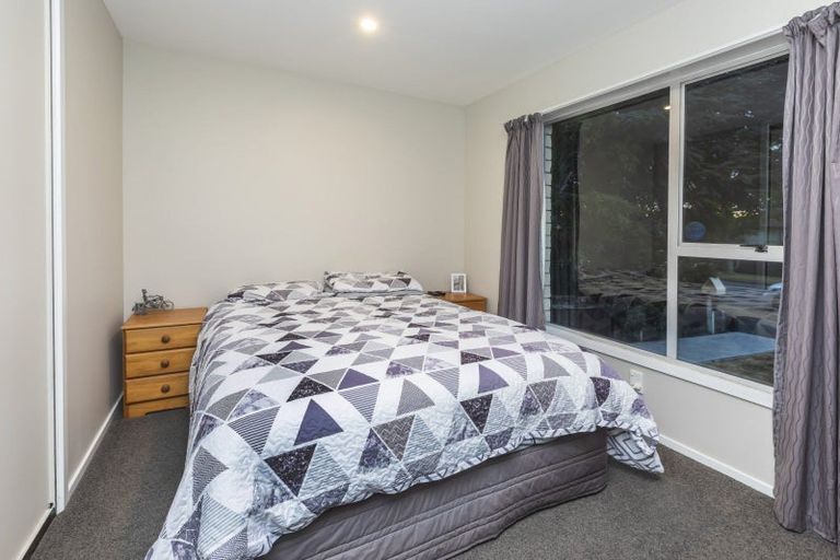 Photo of property in 28 Denniston Crescent, Redwood, Christchurch, 8051