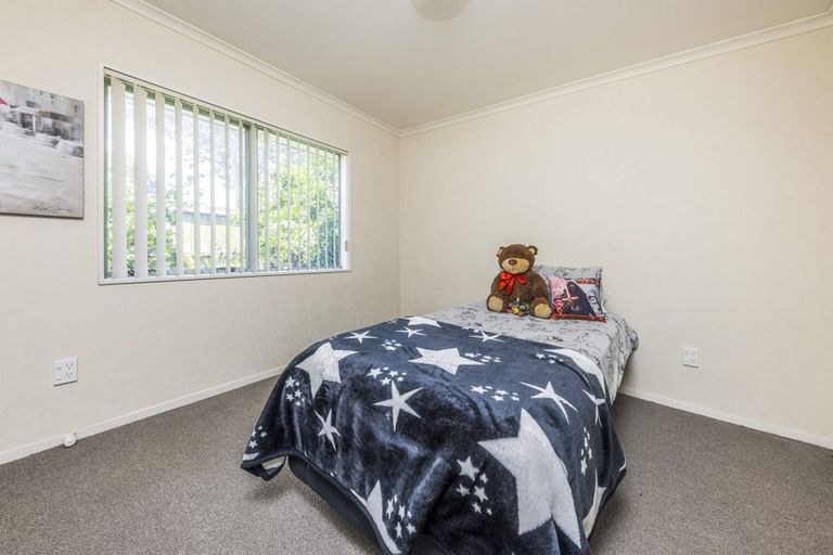 Photo of property in 22 Matilda Place, Weymouth, Auckland, 2103