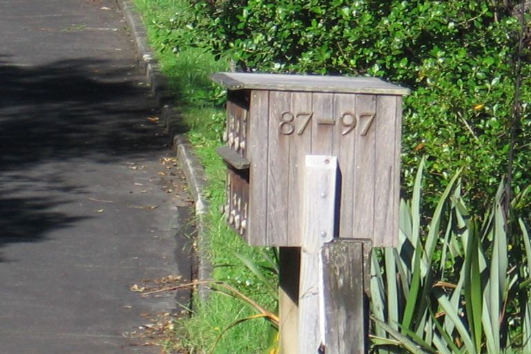 Photo of property in 2/89 Wirihana Road, Titirangi, Auckland, 0604