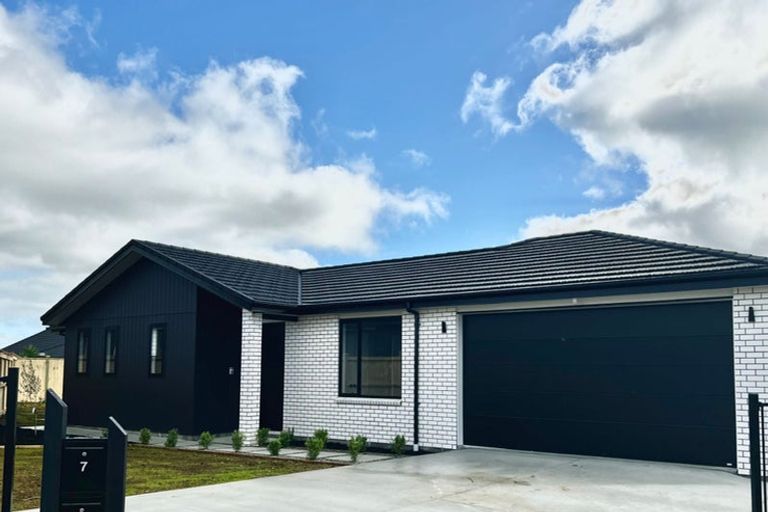 Photo of property in 7 Paihere Street, Huapai, Kumeu, 0810