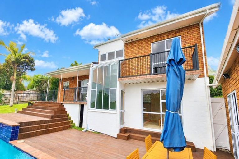 Photo of property in 21 Waipuia Place, Greenhithe, Auckland, 0632