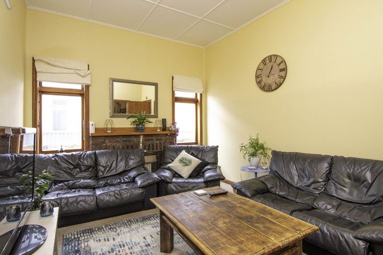 Photo of property in 11 Wellesbourne Street, Palmerston North, 4410