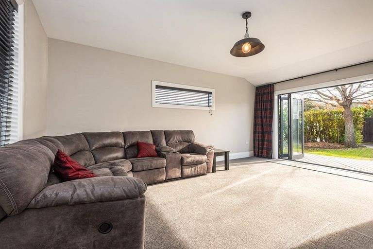 Photo of property in 76 Hawke Street, New Brighton, Christchurch, 8083