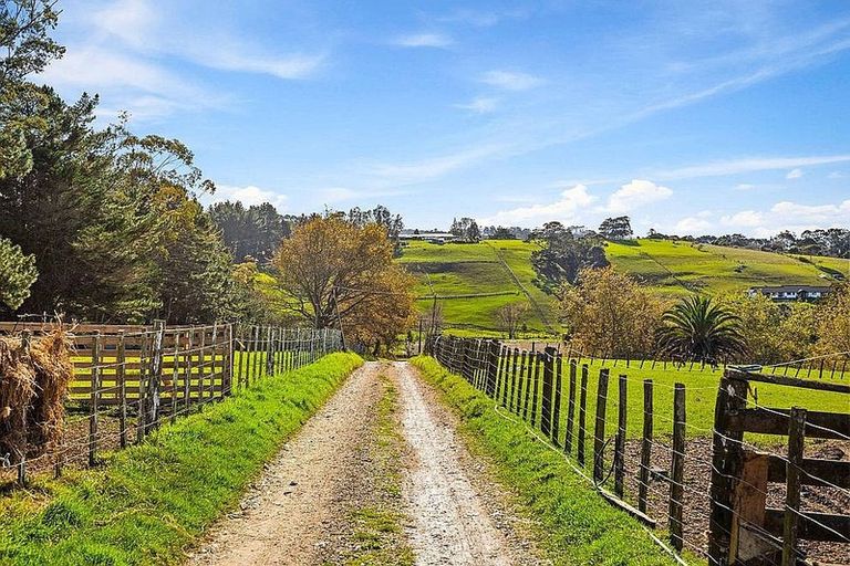 Photo of property in 65 Annett Road, Kumeu, 0891