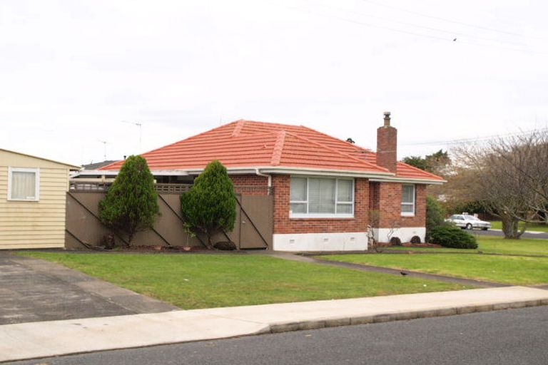 Photo of property in 2 Beryl Place, Mangere East, Auckland, 2024