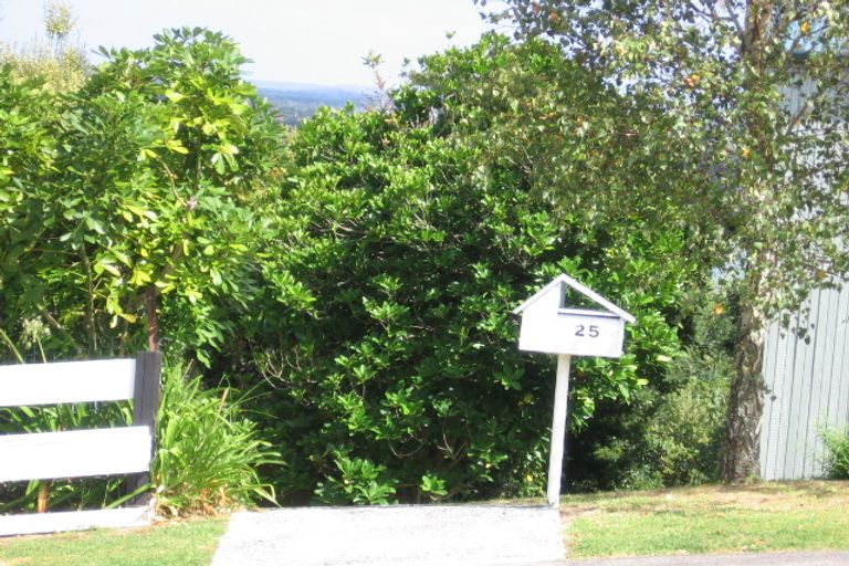 Photo of property in 25 Hadfield Street, Beach Haven, Auckland, 0626