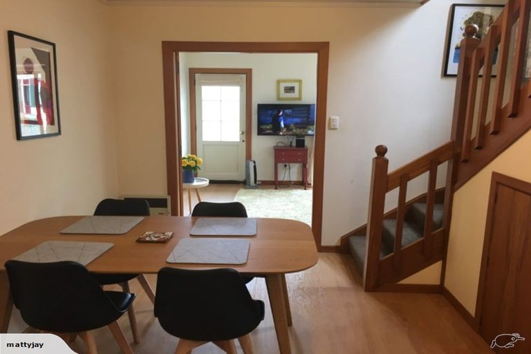 Photo of property in 2/5 Scarborough Terrace, Mount Victoria, Wellington, 6011