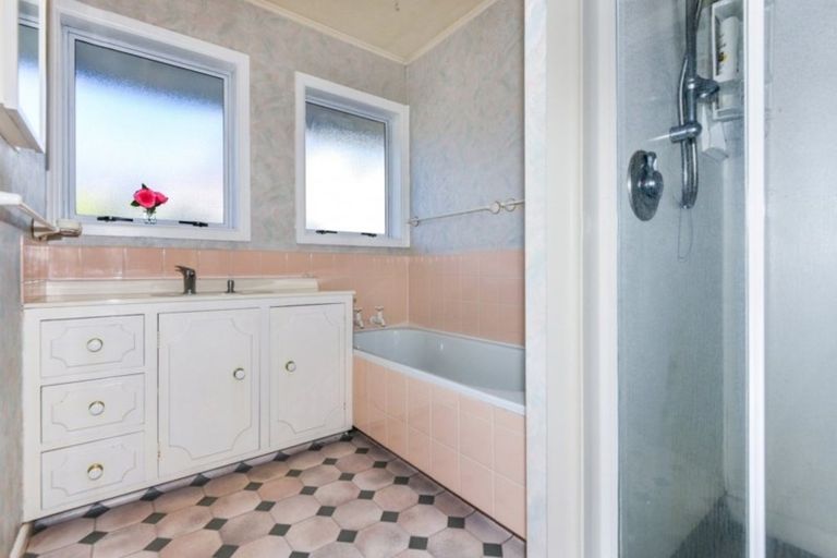 Photo of property in 17 Delaware Crescent, Russley, Christchurch, 8042