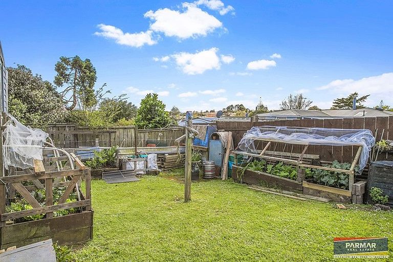 Photo of property in 11 Robert Burke Place, Henderson, Auckland, 0612