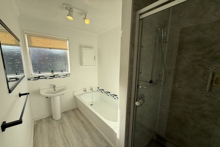 Photo of property in 2/7 Cederholm Grove, Brown Owl, Upper Hutt, 5018