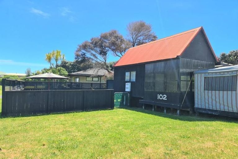 Photo of property in 102 Kowhai Avenue, Matarangi, Whitianga, 3592