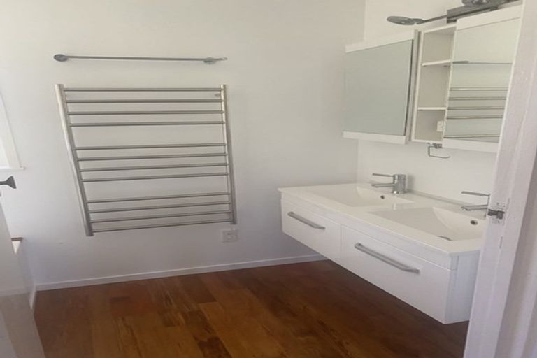 Photo of property in 19 Ramillies Place, Glenfield, Auckland, 0629