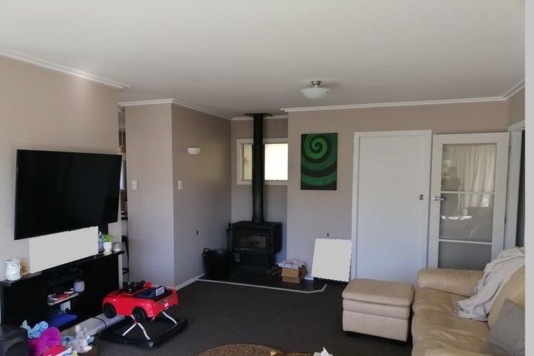 Photo of property in 32 Davis Grove, Wainuiomata, Lower Hutt, 5014