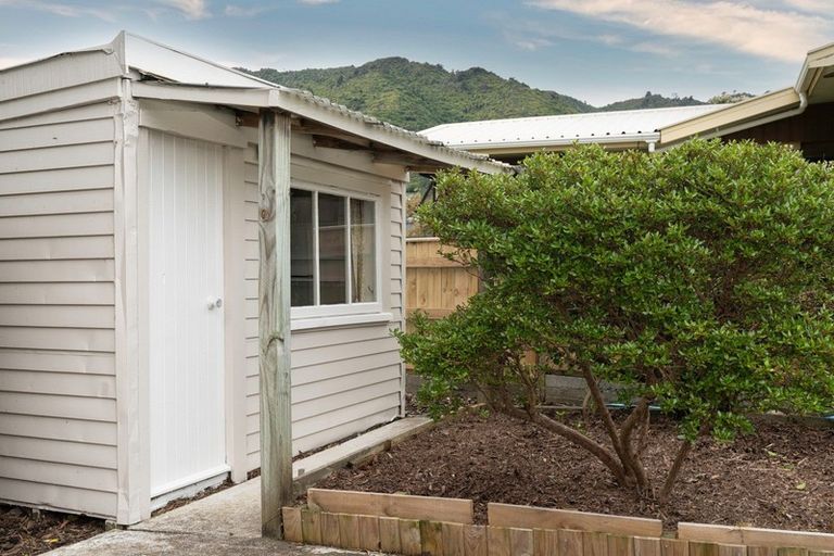 Photo of property in 9 Lesley Grove, Waikanae, 5036