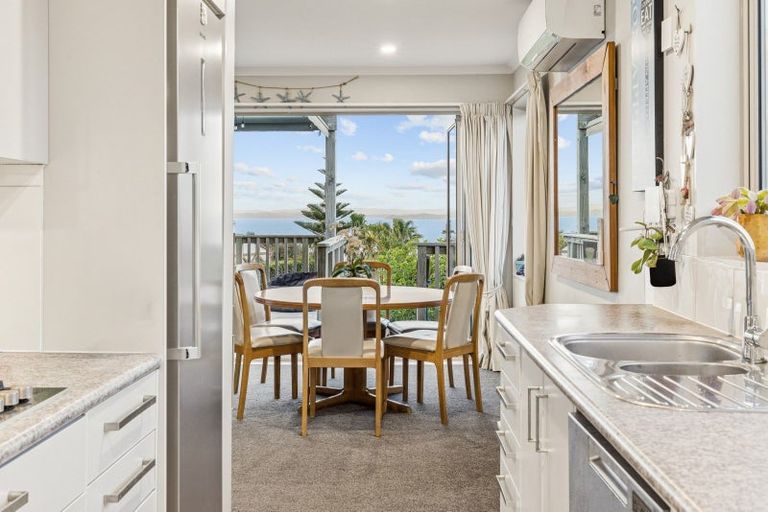 Photo of property in 1410 Whangaparaoa Road, Army Bay, Whangaparaoa, 0930