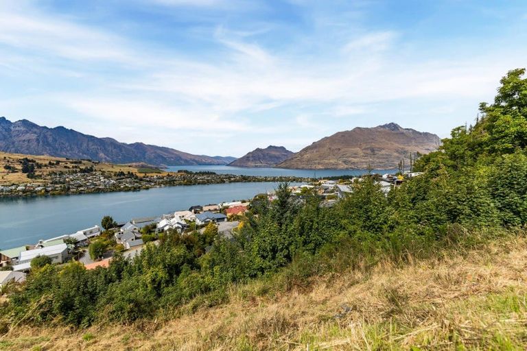 Photo of property in 7 Conifer Lane, Queenstown, 9300