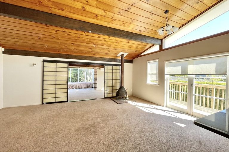 Photo of property in 4 Seaton Road, Murrays Bay, Auckland, 0630