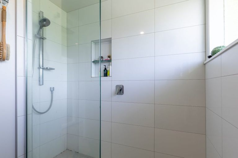 Photo of property in 40 Gill Avenue, Te Atatu Peninsula, Auckland, 0610