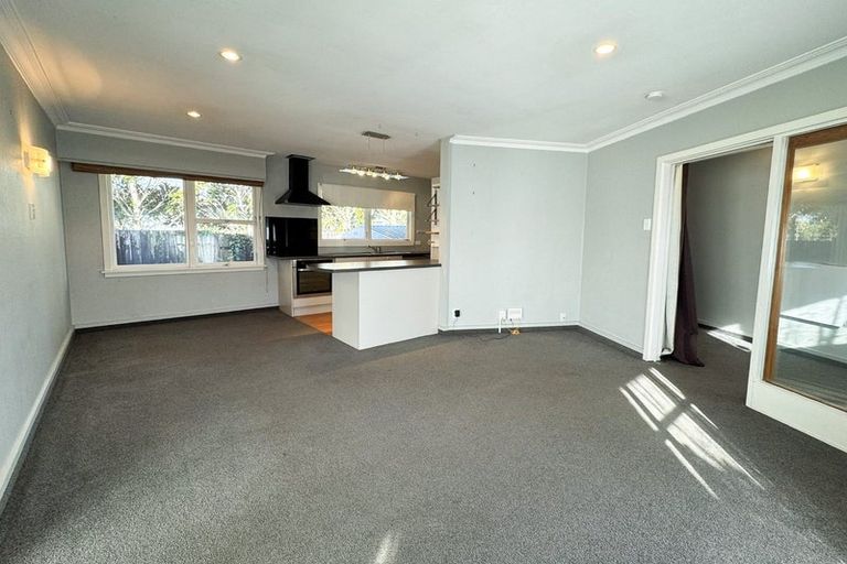 Photo of property in 21 Rosedale Place, Avonhead, Christchurch, 8042