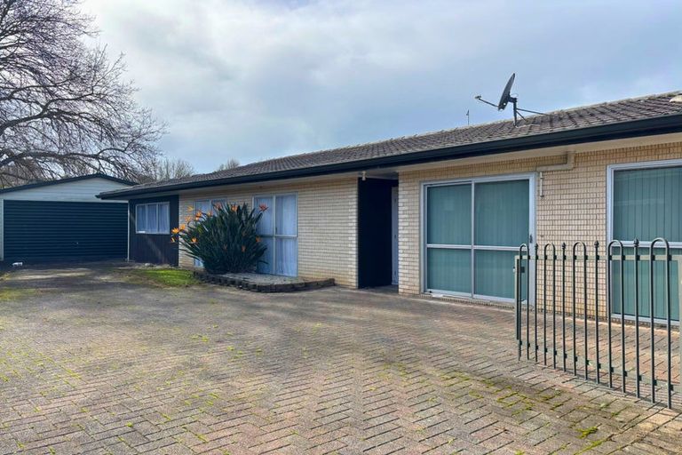 Photo of property in 52 Kurnell Drive, Botany Downs, Auckland, 2010