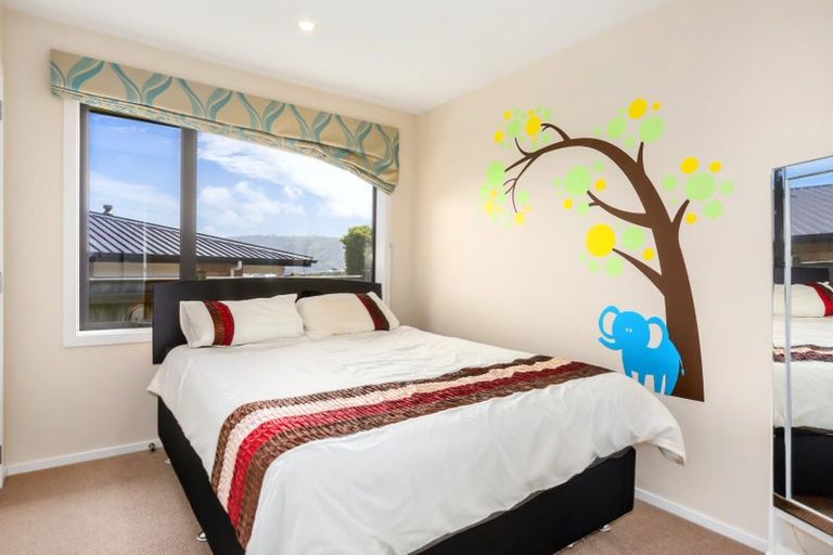 Photo of property in 6 Tasman Close, Aotea, Porirua, 5024