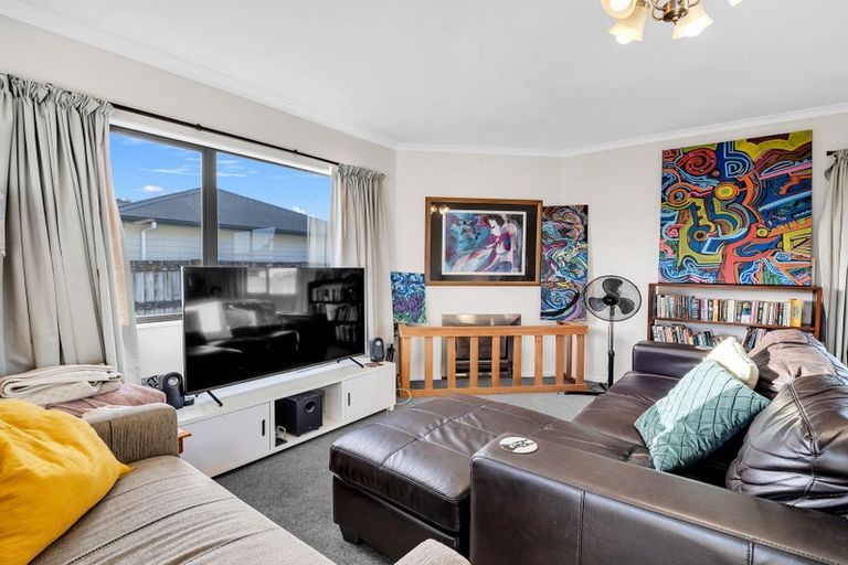 Photo of property in 32 Dahlstrom Grove, Kelvin Grove, Palmerston North, 4414