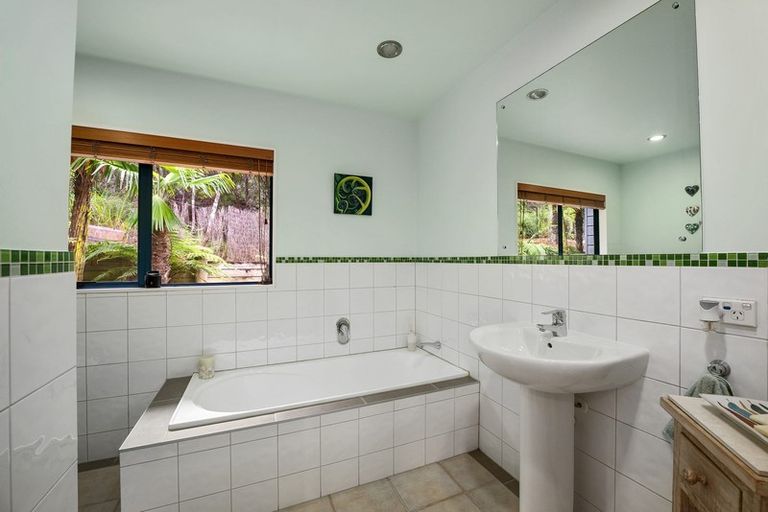 Photo of property in 361a Paremoremo Road, Paremoremo, Auckland, 0632