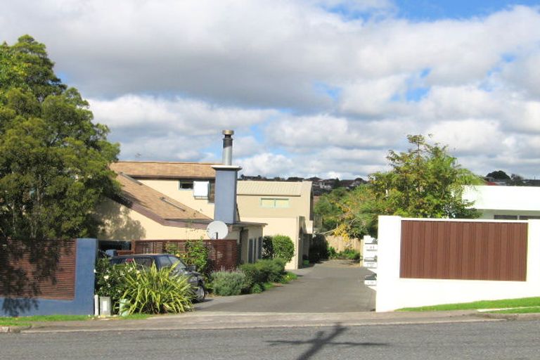 Photo of property in 2/34 Eastern Beach Road, Eastern Beach, Auckland, 2012