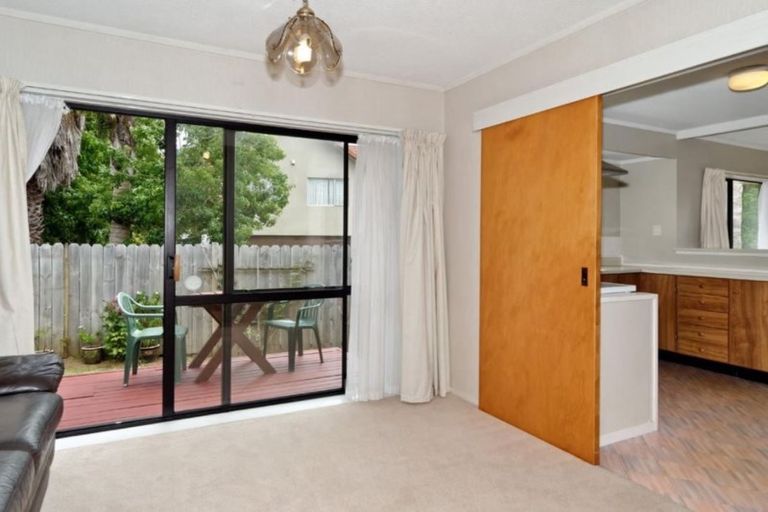 Photo of property in 8 Fathom Place, Te Atatu Peninsula, Auckland, 0610